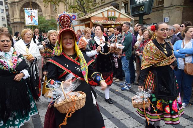 Oferentes de la Ofrenda de Frutos a la Virgen del Pilar en Zaragoza | EUROPA PRESS ep oferentesla ofrendafrutosla virgenpilarzaragoza
