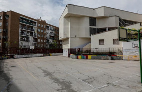 ep patio de un colegio cerrado