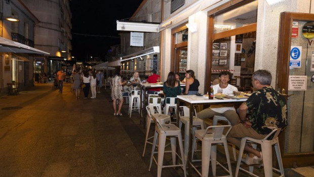 ep personas consumen en las terrazas de establecimientos de sanxenxo a 16 de julio de 2021 en