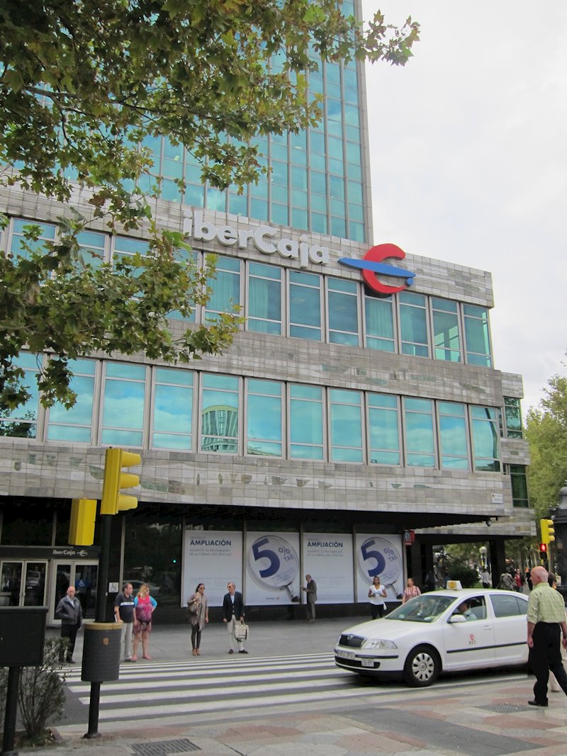 https://img2.s3wfg.com/web/img/images_uploaded/5/6/ep_sede_de_ibercaja_en_zaragoza.jpg