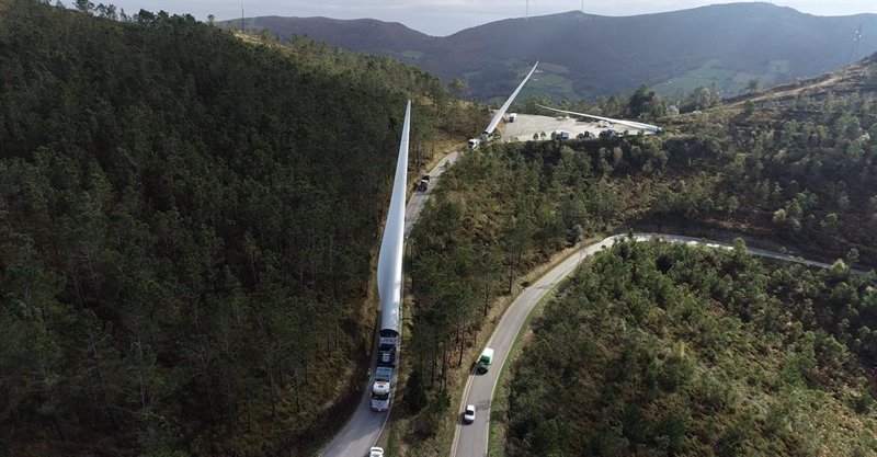 ep traslado de palas del parque eolico de buseco en asturias