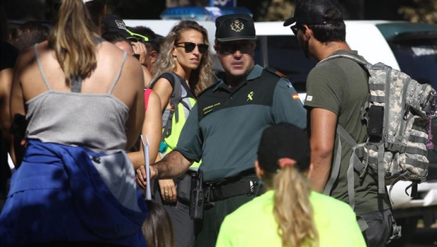 ep un agente de la guardia civil en la localidad madrilena de cercedilla donde continuan las labores