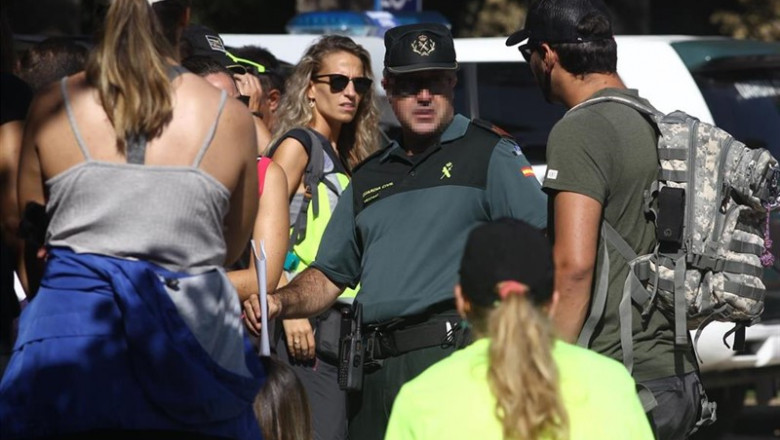 ep un agente de la guardia civil en la localidad madrilena de cercedilla donde continuan las labores