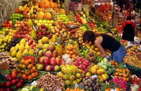 fruit stall in barcelona market min