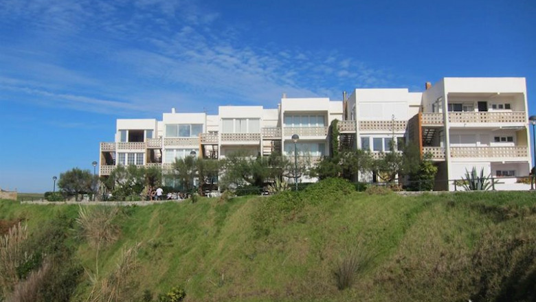 EUROPA PRESS - Archivo ep apartamentos vivienda en la costa en suances