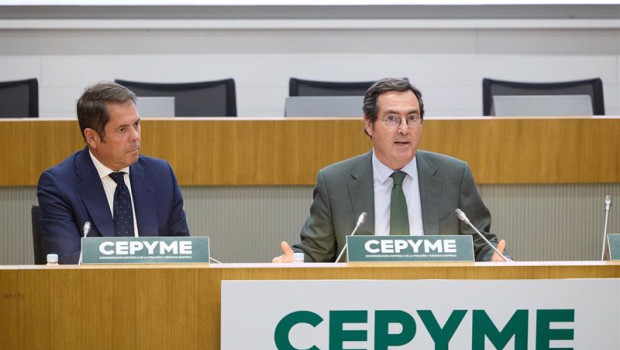 ep archivo   el presidente de la ceoe antonio garamendi dcha y el de cepyme gerardo cuerva izda en