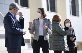 ep archivo   el presidente de la patronal azulejera ascer vicente nomdedeu conversa con la ministra