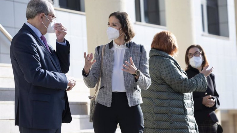 Archivo - El presidente de la patronal azulejera Ascer, Vicente Nomdedéu, conversa con la ministra de Industria, Comercio y Turismo, Reyes Maroto, en una imagen de archivo | Carme Ripollés - Europa Press - Archivo ep archivo el presidente de la patronal azulejera ascer vicente nomdedeu conversa con la ministra