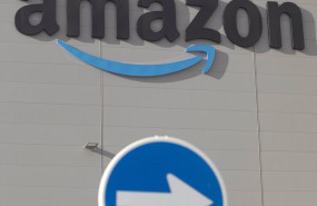 ep archivo   fachada de un centro logistico de amazon