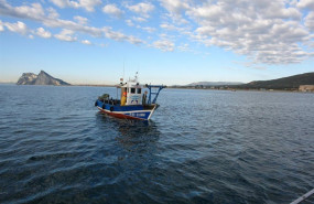 ep archivo imagen de un barco faenando en el mediterraneo ep archivo imagen de un barco faenando en el mediterraneo