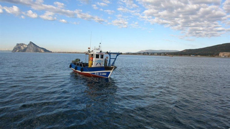 ep archivo imagen de un barco faenando en el mediterraneo ep archivo imagen de un barco faenando en el mediterraneo