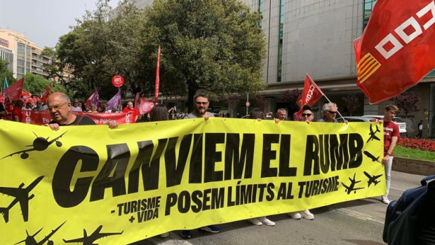 ep archivo   pancarta contra el modelo turistico en una manifestacion