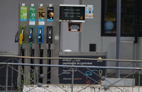 ep archivo   surtidores en una gasolinera a 31 de agosto de 2024 en madrid espana el precio de los