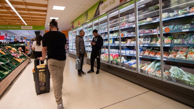 ep archivo   varias personas se quedan en supermercado durante el simulacro del plaseqta   plan de