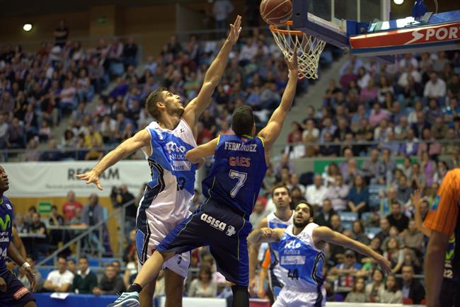 Artem Pustovyi y Jaime Fernández, Rio Natura Monbys contra Movistar Estudiantes | ACB PHOTO/T.RUIBAL ep artem pustovyijaime fernandez rio natura monbysmovistar estudiantes