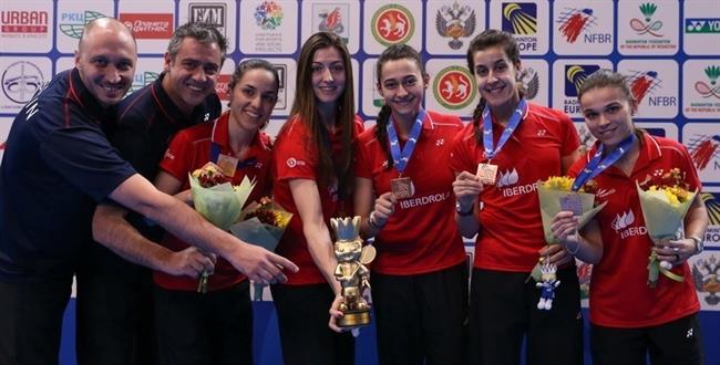 Carolina Marín Beatriz Corrales Sara Peñalver Lorena Uslé Elena Fernández bronce | BADMINTON EUROPE ep carolina marin beatriz corrales sara penalver lorena usle elena fernandez bronce