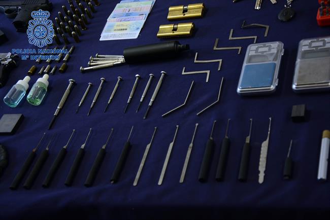 Desarticulada en Madrid una célula operativa especializada en desvalijar pisos | POLICÍA NACIONAL ep desarticuladamadridcelula operativa especializadadesvalijar pisos