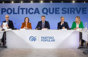 ep e lpresidente del partido popular alberto nunez feijoo durante una reunion con asociaciones y