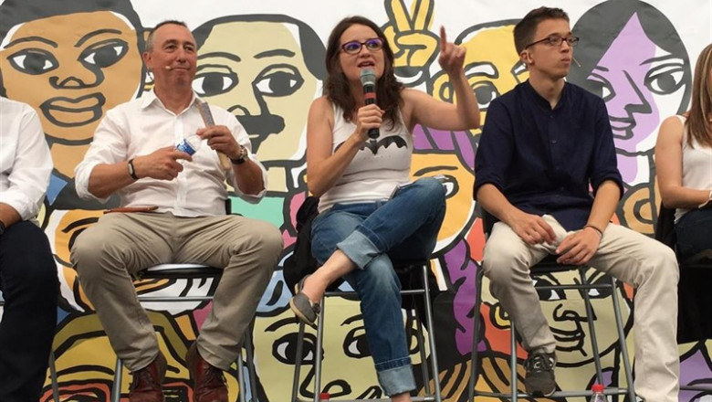 El candidato valencianos al Congreso, Joan Baldoví (Compromís), la vicepresidenta valenciana y líder de Compromís, Mónica Oltra y el número tres al Congreso de Unidos Podemos por Madrid, Íñigo Errejón en el acto de este domingo en Valencia | COMPROMÍS - Archivo ep el candidato valencianos al congreso joan baldovi compromis la vicepresidenta valenciana y lider