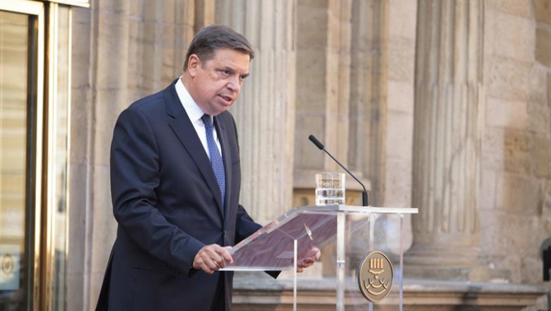 El ministro de Agricultura y Pesca en funciones, Luis Planas, durante su intervención en el acto de toma de posesión del cargo de Concha Andreu, como presidenta de La Rioja. | Alberto Ruiz - Europa Press ep el ministro de agricultura y pesca en funciones luis planas durante su intervencion en el acto de