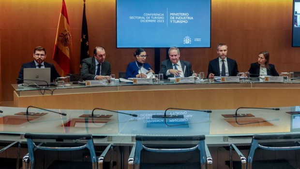 ep el ministro de industria y turismo jordi hereu y la secretaria de estado de turismo rosana