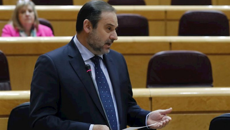 El ministro de Transportes, Movilidad y Agenda Urbana, José Luis Ábalos, durante una interveción en el Senado | Pool ep el ministro de transportes movilidad y agenda urbana jose luis abalos durante una intervecion en