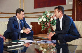 ep el presidente de la junta de andalucia juanma morenojunto al presidente ejecutivo de indra angel