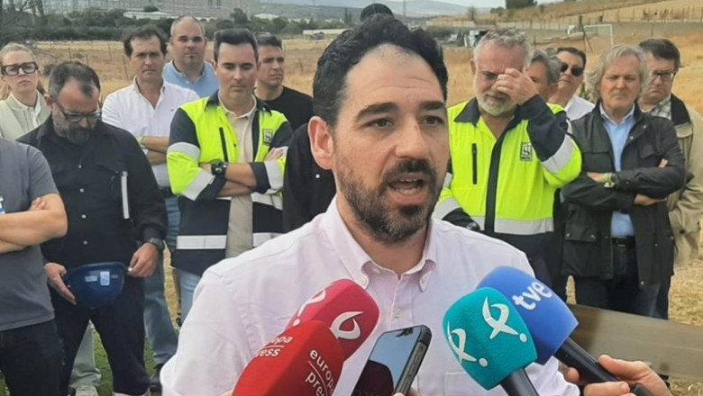 ep el presidente del comite de empresa de la central nuclear de almaraz borja romero garcia atiende