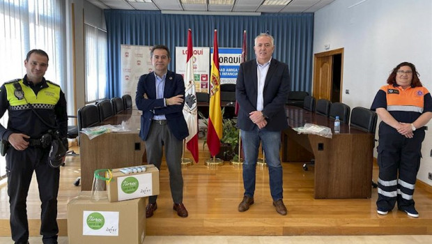 ep entrega al miembro de la junta de gobierno de la femp y alcalde de lorquijoaquin hernandez de