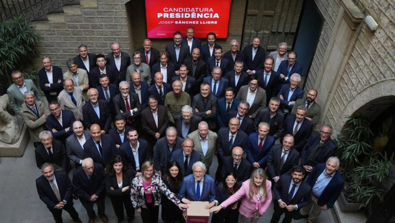 Foto de familia durante la presentación del programa y los avales para las elecciones a la patronal, en el Reial Cercle Artístic | David Zorrakino - Europa Press ep foto de familia durante la presentacion del programa y los avales para las elecciones a la