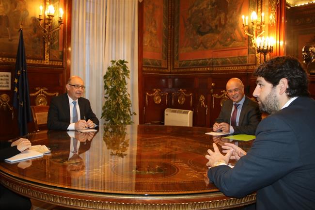 Fotos/ El Presidente De La Comunidad Se Reúne Con El Min Istro De Hacienda Y Adm | REGIÓN DE MURCIA ep fotos presidentela comunidadreunemin istrohaciendaadm