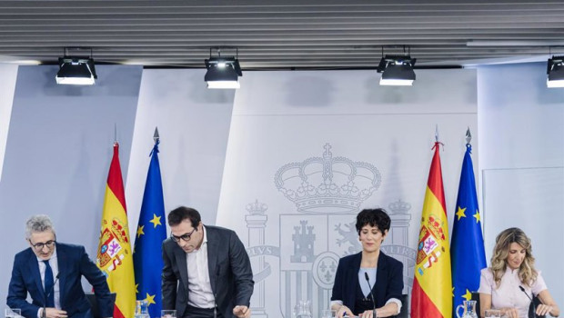 ep i d el ministro de hacienda arcadi espana el vicepresidente primero y ministro de economia