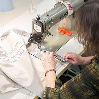 Ikea lanza una colección de cojines para la inserción laboral de mujeres en ries | IKEA ep ikea lanzacoleccioncojinesla insercion laboralmujeresries