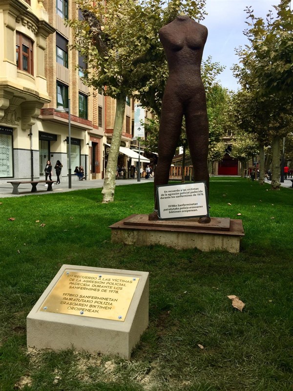 ep imagen de la placa restablecida en la escultura gogoan