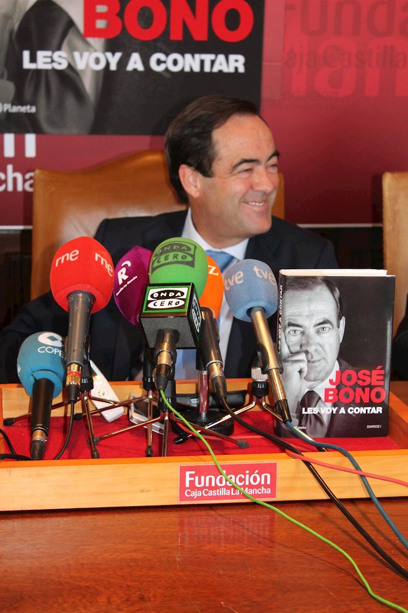 ep jose bono dando la rueda de prensa de su libro en toledo el dia 16-10-2012