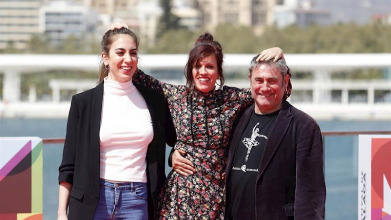 ep la directora neus ballus y los actores elena andrada y sergi lopez en el photocall del festival