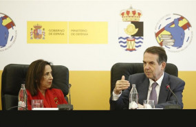 ep la ministradefensa margarita robles ypresidentela federacion espanolamunicipiosprovincias femp abel caballero durantefirmaun acuerdola incorporacionmundo laboralpersonallas fuerzas armadas