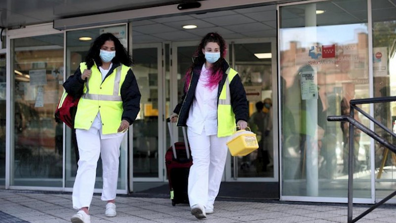 ep la tecnico sanitario desire leon d y la enfermera vanessa bonivento i salen del centro de salud ep la tecnico sanitario desire leon d y la enfermera vanessa bonivento i salen del centro de salud