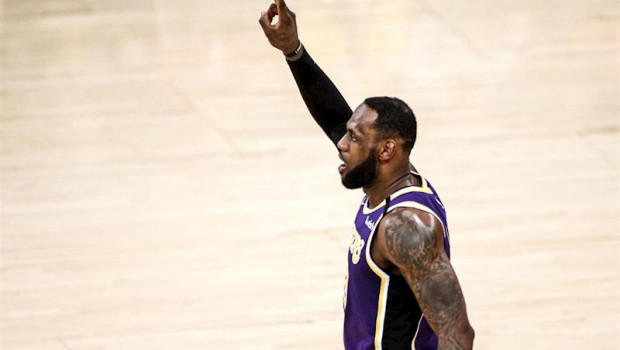 ep lebron james jugando con los lakers