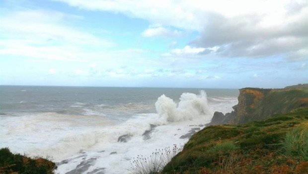 ep olas en cantabria alerta por fenomenos costeros adversos y fuerte viento en el litoral temporal