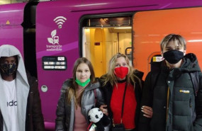 ep renfe gestiona los primeros billetes de refugiados ucranianos en el hub de la estacion barcelona