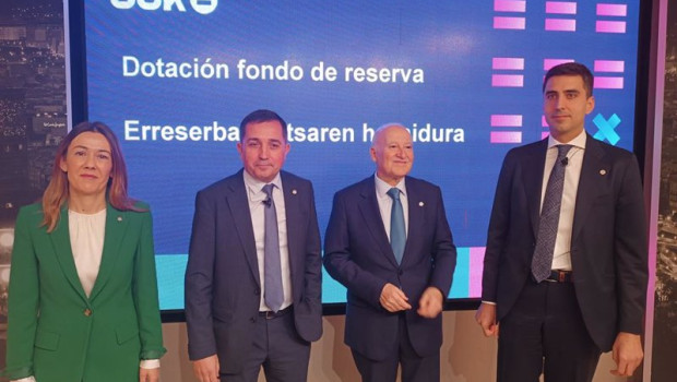 ep representantes de bbk en una comparecencia en bilbao