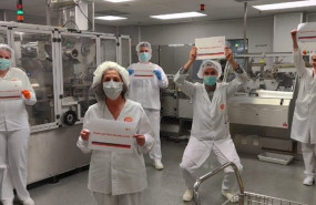 ep trabajadores de gsk en la planta de produccion de alcala de henares madrid