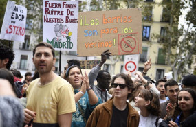ep varias personas durante una manifestacion para denunciar el precio de los alquileres a 13 de