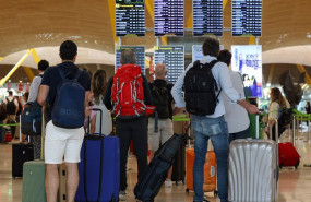 ep varias personas en el aeropuerto adolfo suarez madrid barajas 20240813174603