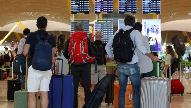 ep varias personas en el aeropuerto adolfo suarez madrid barajas 20240813174603