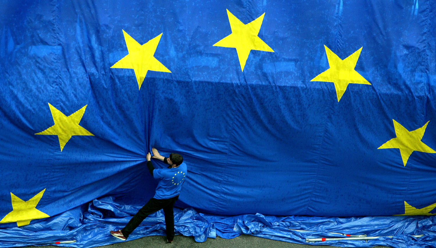 europe zone euro commission europeenne bruxelles drapeau etoiles flag 20211027104624 