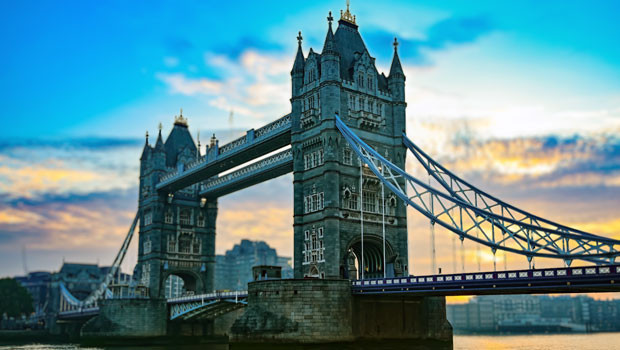 dl city of london tower bridge river thames financial district square mile finance markets pb