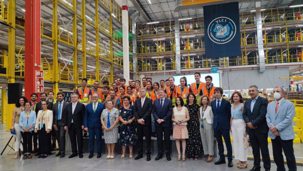 ep amazon inaugura su nuevo centro logistico en onda