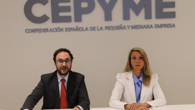 ep angela de miguel presidenta de cepyme y el director de economia y politicas sectoriales de la